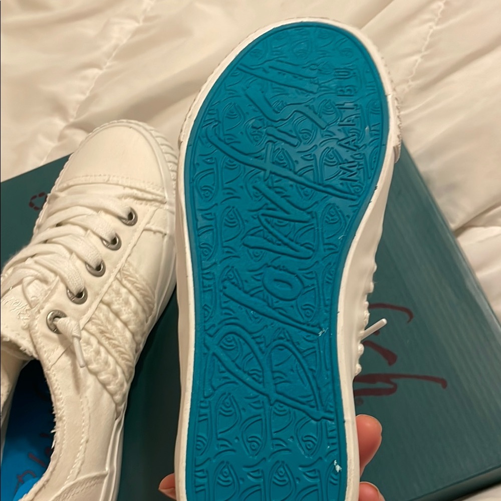 Blowfish White Canvas Sneakers Classic Design - Picture 5 of 6